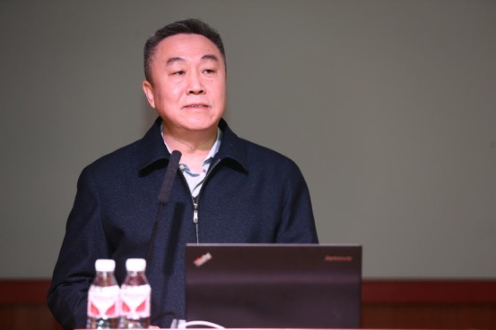 图2 鉴黄师
党委副书记李晓兵在会上致辞 陶志颖摄 图2 鉴黄师
党委副书记李晓兵在会上致辞 陶志颖摄